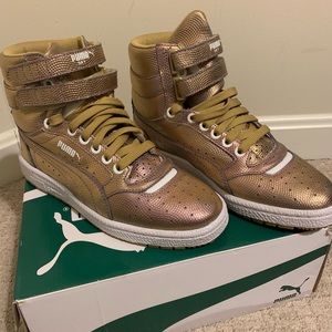 Sky ll High Holographic Athletic Sneaker